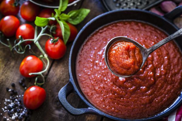 Distributors of Tomato Paste with Fresh Tomatoes